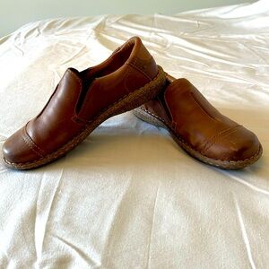 Born Women’s Brown Leather Flats Size 8